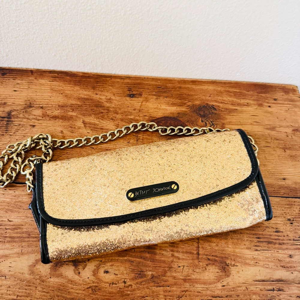 Betsey Johnson Gold Glitter Clutch Purse with Shoulder Bag Chain - Picture 4 of 10